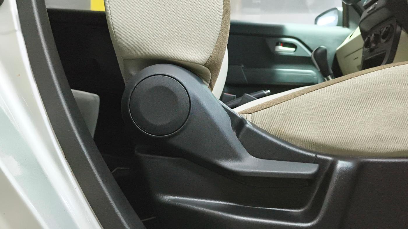 2022 Maruti New Wagon-R ZXI 1.2 AMT, Petrol, Automatic, 6,268 km, Driver Side Adjustment Panel