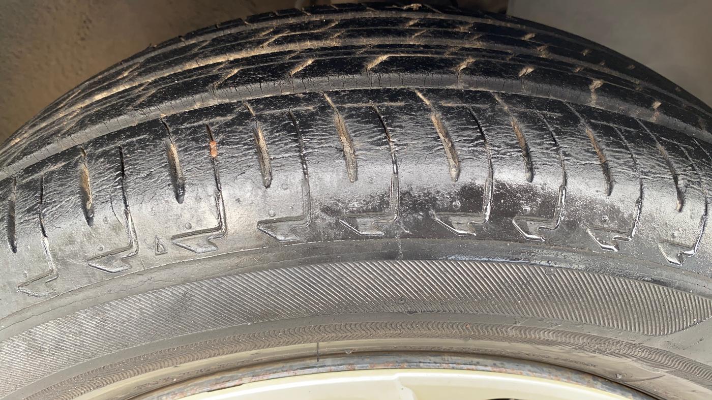 2018 Maruti IGNIS DELTA 1.2 AMT, Petrol, Automatic, 29,038 km, Right Front Tyre Tread