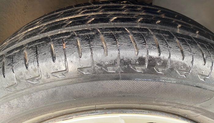 2018 Maruti IGNIS DELTA 1.2 AMT, Petrol, Automatic, 29,038 km, Right Front Tyre Tread