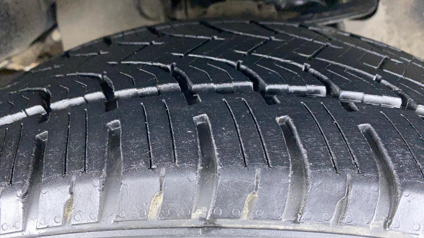 2019 Tata Hexa Varicor 400 XTA, Diesel, Automatic, 42,121 km, Right Front Tyre Tread