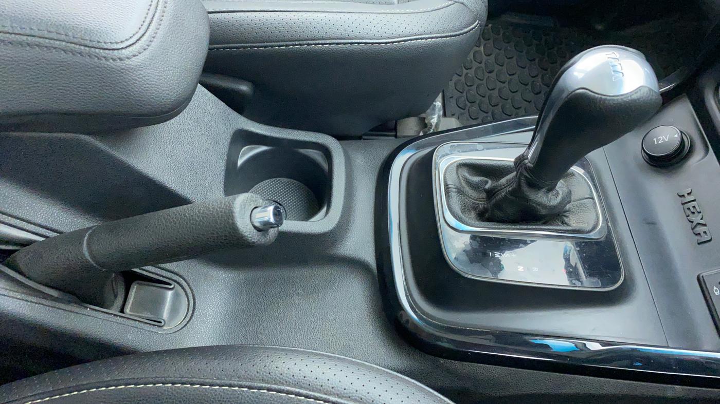 2019 Tata Hexa Varicor 400 XTA, Diesel, Automatic, 42,121 km, Gear Lever