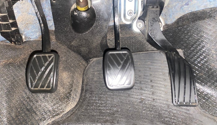 2015 Maruti Swift VDI, Diesel, Manual, 92,139 km, Pedals