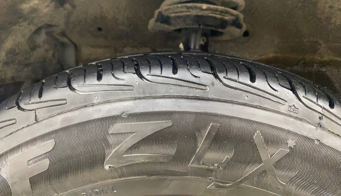 2015 Maruti Swift VDI, Diesel, Manual, 92,139 km, Left Front Tyre Tread