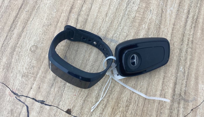 2022 Tata ALTROZ XZA PLUS, Petrol, Automatic, 44,371 km, Key Close Up