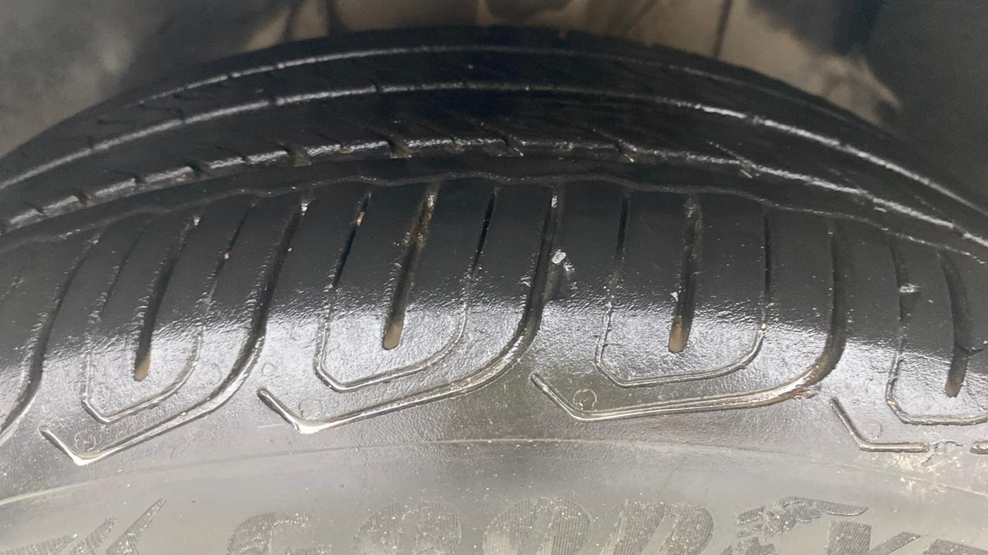 2022 Tata ALTROZ XZA PLUS, Petrol, Automatic, 44,390 km, Left Front Tyre Tread