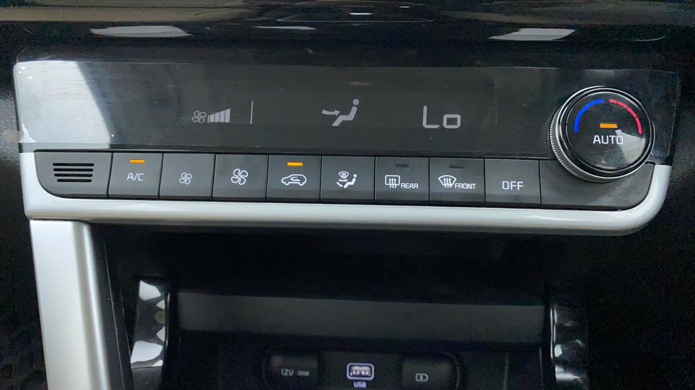2021 KIA SELTOS HTX 1.5 PETROL MT, Petrol, Manual, 2,829 km, Automatic Climate Control