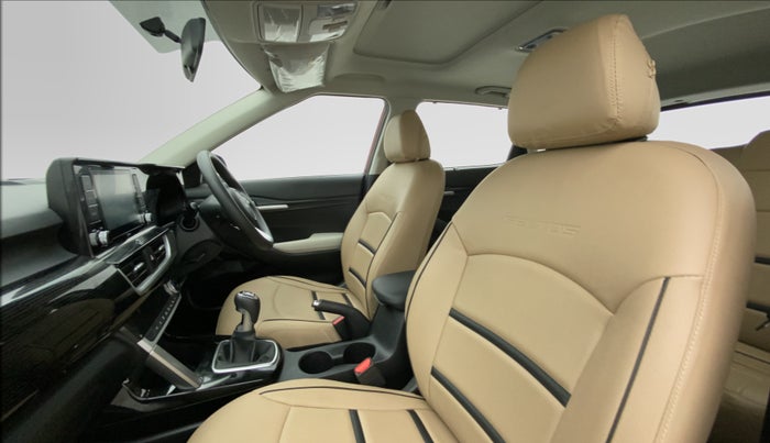 2021 KIA SELTOS HTX 1.5 PETROL MT, Petrol, Manual, 2,829 km, Right Side Front Door Cabin