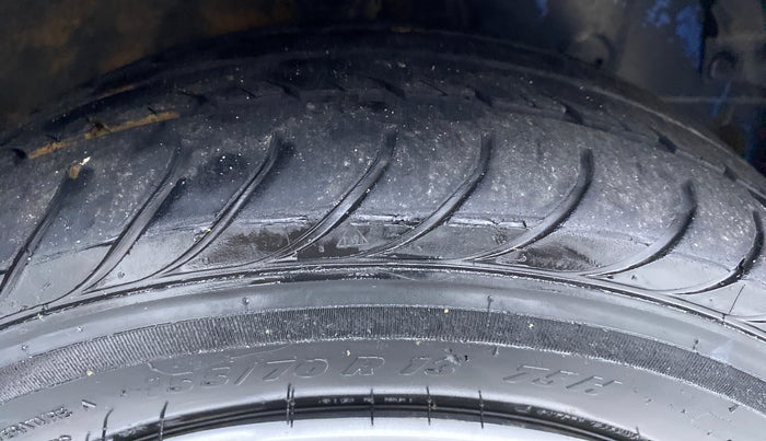 2015 Hyundai Eon MAGNA PLUS, Petrol, Manual, 29,128 km, Right Front Tyre Tread