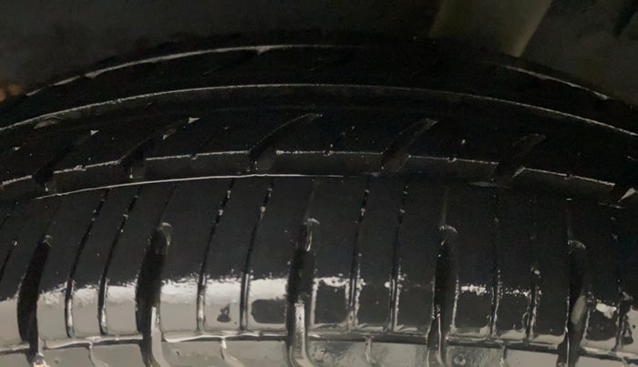 2017 Renault Kwid CLIMBER 1.0 AMT, Petrol, Automatic, 75,780 km, Left Rear Tyre Tread