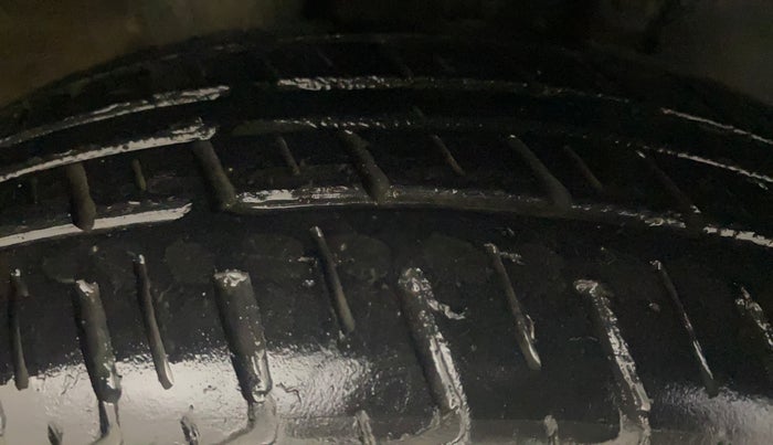 2017 Renault Kwid CLIMBER 1.0 AMT, Petrol, Automatic, 75,780 km, Right Front Tyre Tread