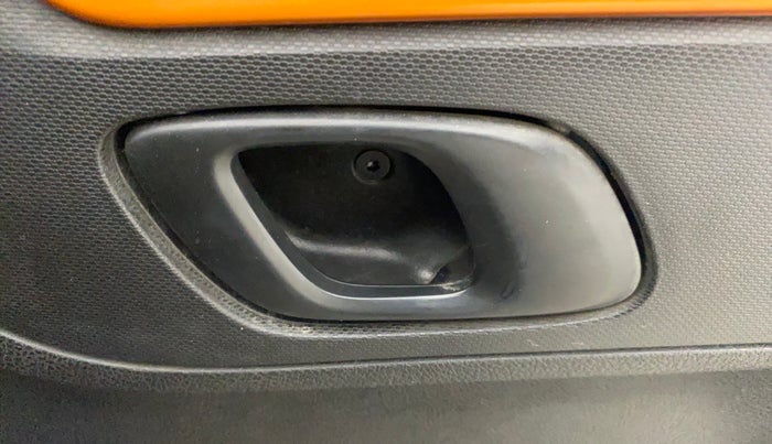 2017 Renault Kwid CLIMBER 1.0 AMT, Petrol, Automatic, 75,780 km, Driver Side Door Panels Control