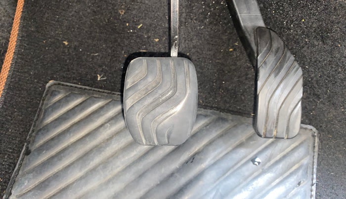 2017 Renault Kwid CLIMBER 1.0 AMT, Petrol, Automatic, 75,780 km, Pedals