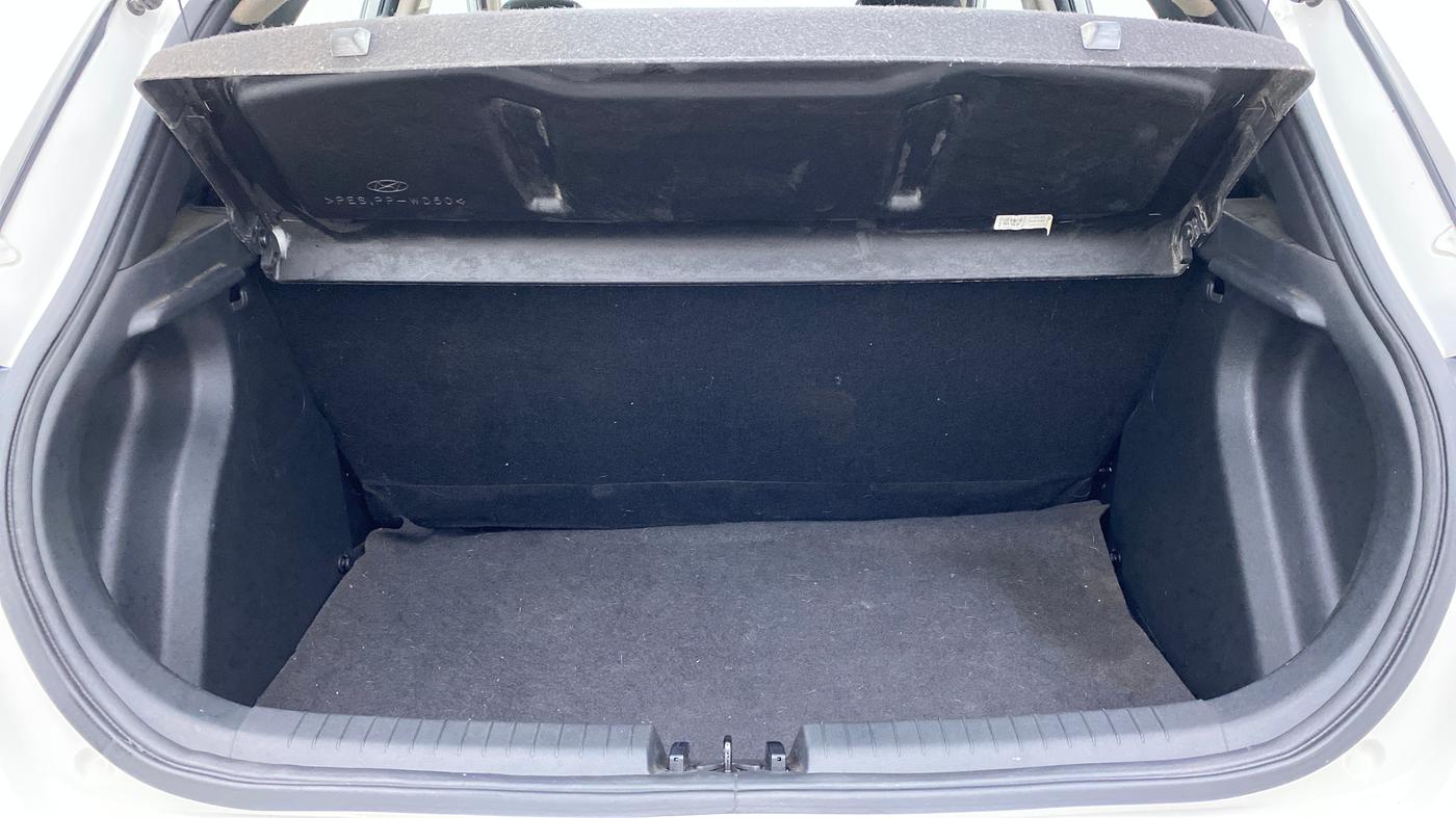 2018 Hyundai Elite i20 SPORTZ 1.2, Petrol, Manual, 16,639 km, Boot Inside