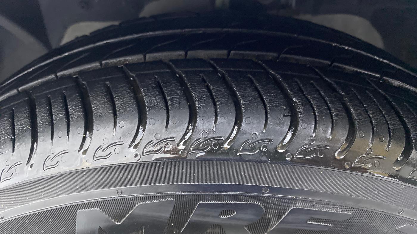 2019 Ford New Figo 1.2 TITANIUM, Petrol, Manual, 13,881 km, Left Front Tyre Tread
