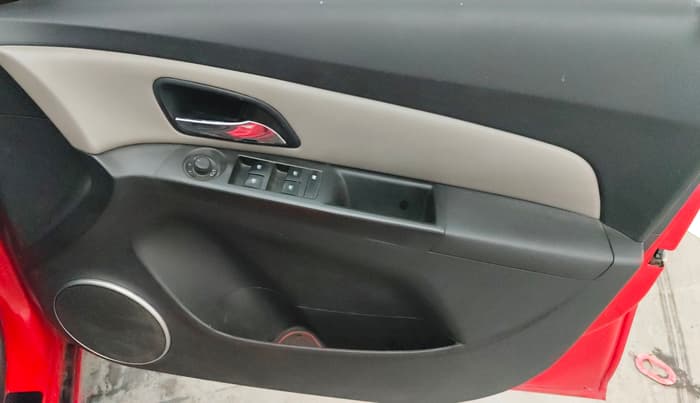 2017 Chevrolet Cruze LTZ AT, Diesel, Automatic, 1,39,509 km, Driver Side Door Panels Control