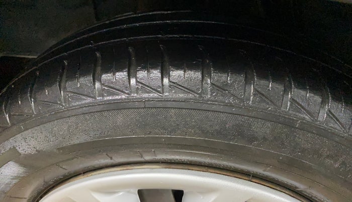 2020 Renault Kwid NEOTECH RXL 1.0 AMT, CNG, Automatic, 48,273 km, Right Rear Tyre Tread