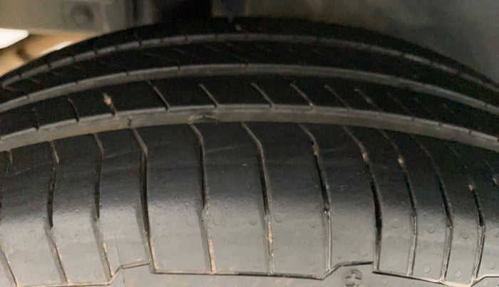 2014 Maruti Swift VXI, Petrol, Manual, 63,782 km, Right Rear Tyre Tread