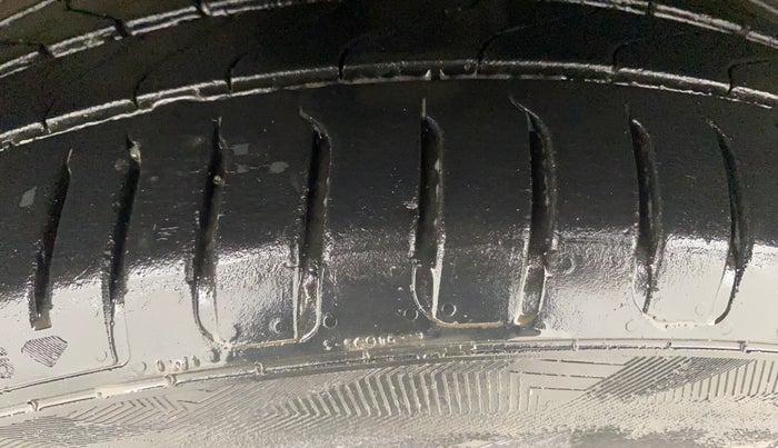 2021 MG ASTOR SAVVY 1.5 CVT S RED, Petrol, Automatic, 27,369 km, Right Rear Tyre Tread