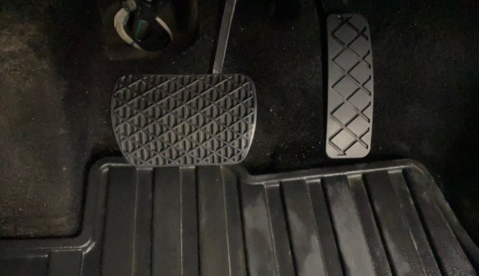 2021 MG ASTOR SAVVY 1.5 CVT S RED, Petrol, Automatic, 27,369 km, Pedals