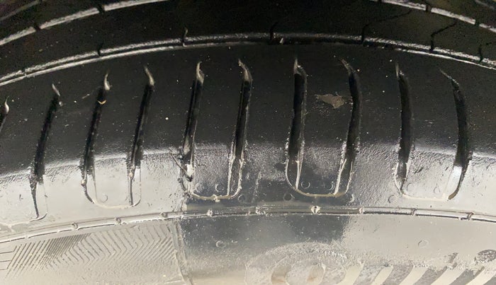 2021 MG ASTOR SAVVY 1.5 CVT S RED, Petrol, Automatic, 27,369 km, Left Front Tyre Tread