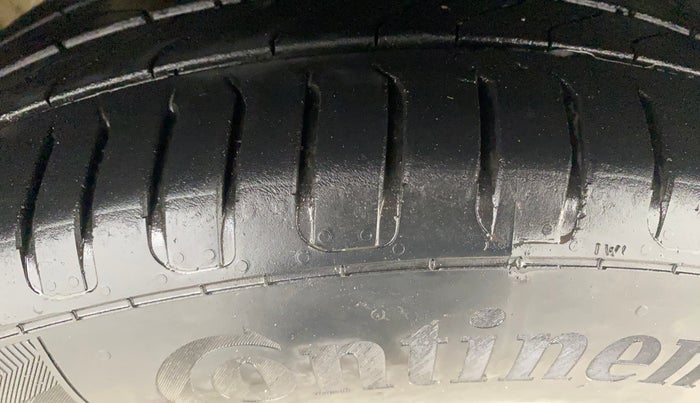 2021 MG ASTOR SAVVY 1.5 CVT S RED, Petrol, Automatic, 27,369 km, Right Front Tyre Tread