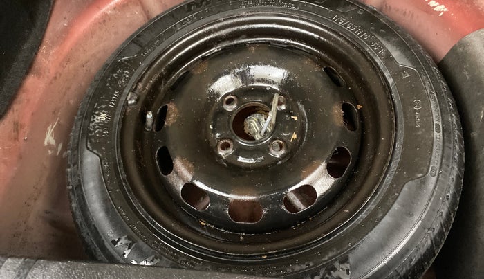 2014 Ford Figo ZXI 1.2 PETROL, Petrol, Manual, 1,20,834 km, Spare Tyre