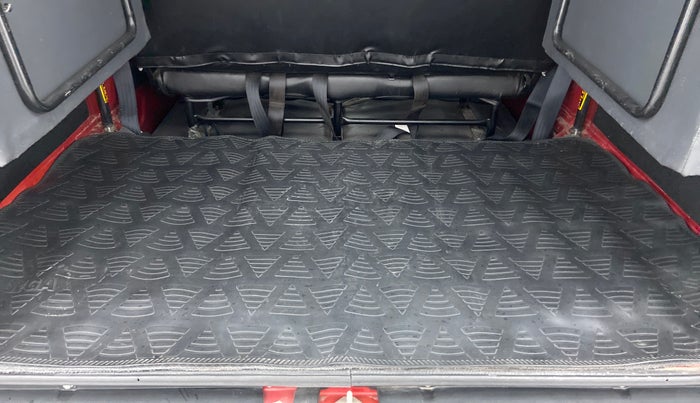 2018 Maruti Eeco 5 STR WITH AC PLUSHTR, Petrol, Manual, 18,918 km, Boot Inside