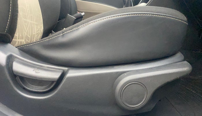 2015 Hyundai Grand i10 ASTA 1.1 CRDI, Diesel, Manual, 1,07,537 km, Driver Side Adjustment Panel