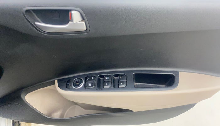 2015 Hyundai Grand i10 ASTA 1.1 CRDI, Diesel, Manual, 1,07,537 km, Driver Side Door Panels Control