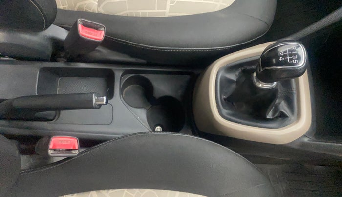 2015 Hyundai Grand i10 ASTA 1.1 CRDI, Diesel, Manual, 1,07,537 km, Gear Lever