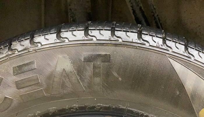 2017 Renault Kwid RXT 1.0 AMT, Petrol, Automatic, 74,010 km, Right Rear Tyre Tread