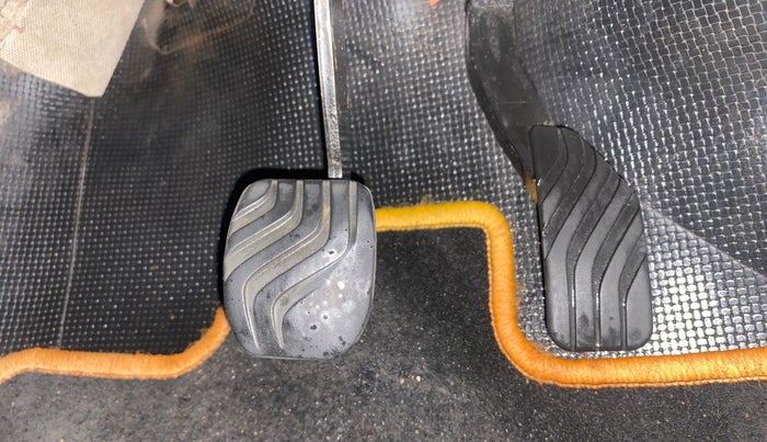 2017 Renault Kwid RXT 1.0 AMT, Petrol, Automatic, 74,010 km, Pedals