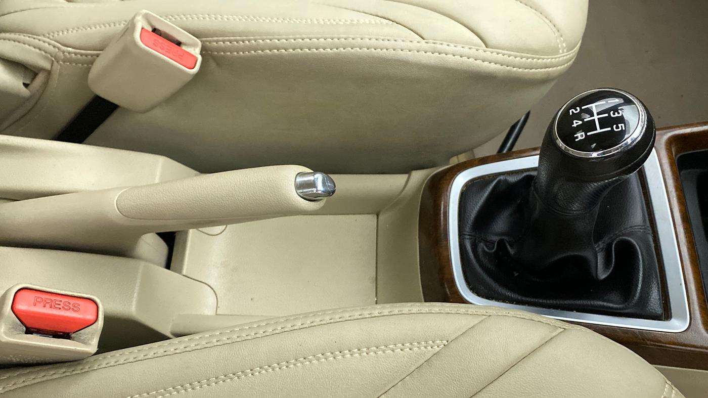2018 Maruti Dzire VXI, Petrol, Manual, 50,440 km, Gear Lever