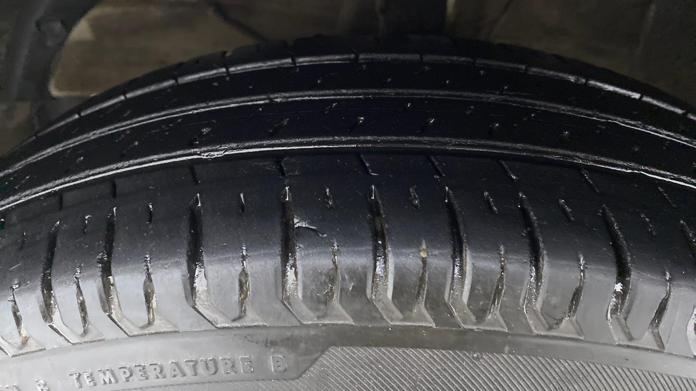 2018 Maruti Dzire VXI, Petrol, Manual, 50,440 km, Left Front Tyre Tread