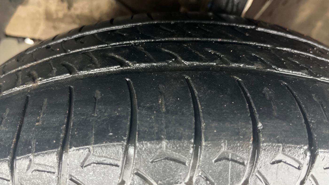 2021 Maruti XL6 ALPHA AT, Petrol, Automatic, 1,00,446 km, Left Front Tyre Tread