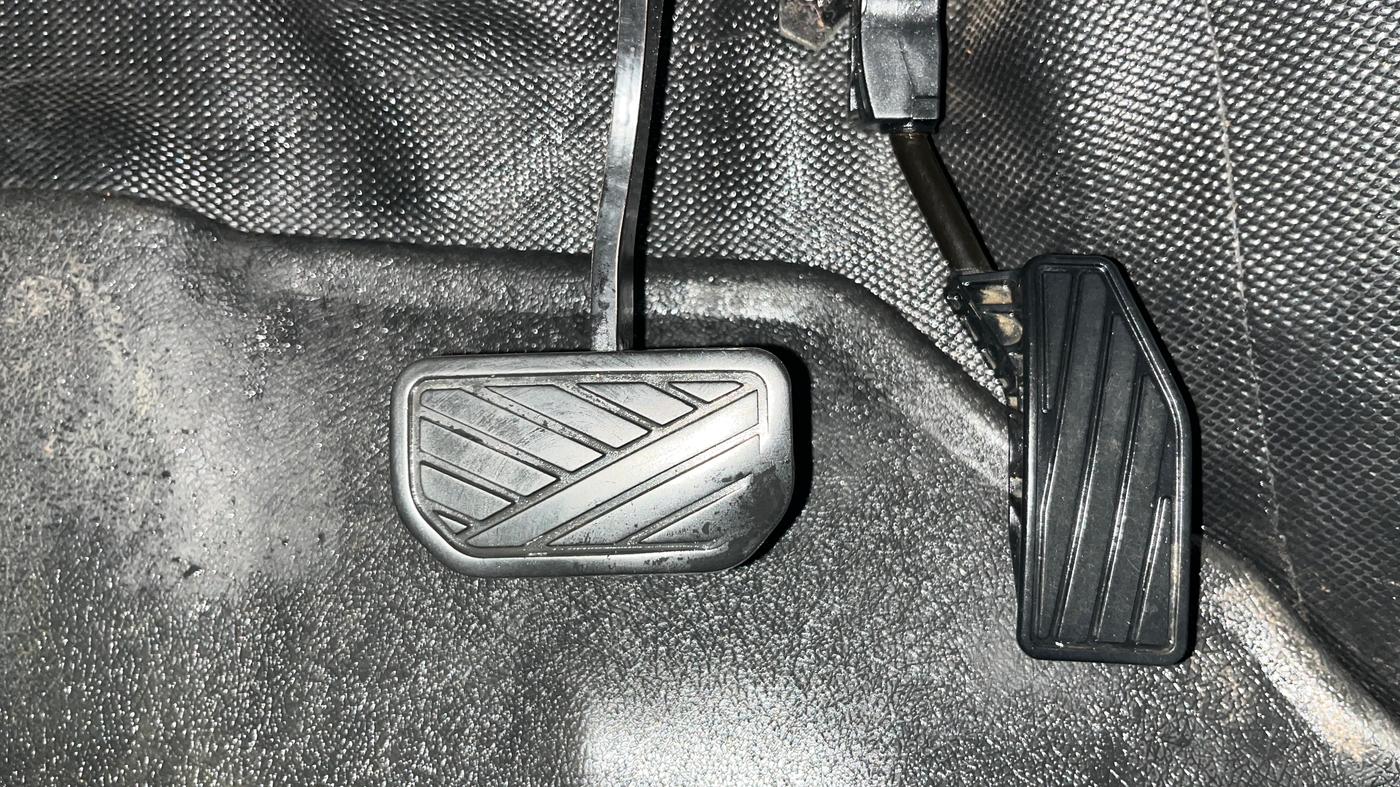 2021 Maruti XL6 ALPHA AT, Petrol, Automatic, 1,00,446 km, Pedals