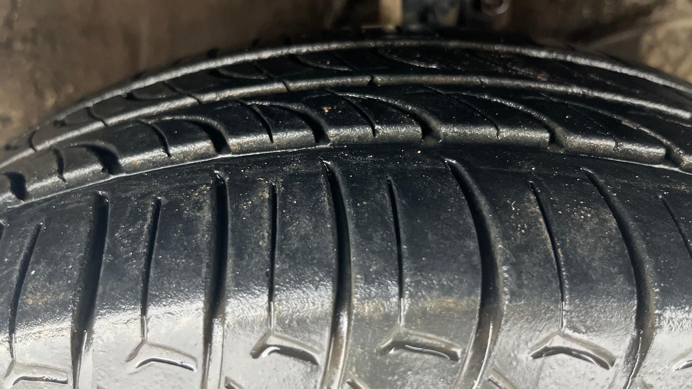 2021 Maruti XL6 ALPHA AT, Petrol, Automatic, 1,00,446 km, Right Front Tyre Tread