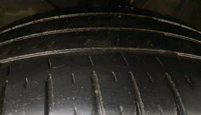 2023 Maruti Swift ZXI, Petrol, Manual, 49,618 km, Left Front Tyre Tread