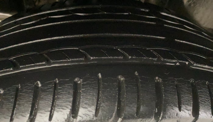 2023 Maruti Swift ZXI, Petrol, Manual, 49,618 km, Right Rear Tyre Tread