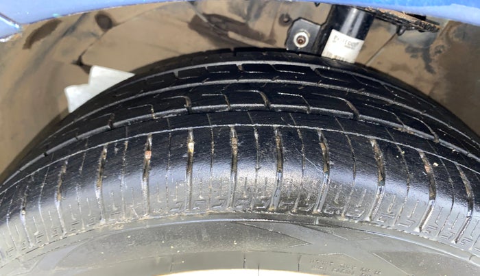 2016 Maruti Baleno ZETA DIESEL 1.3, Diesel, Manual, 1,31,116 km, Left Front Tyre Tread