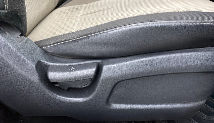 2018 Hyundai Elite i20 Magna Executive 1.2, Petrol, Manual, 51,719 km, Driver Side Adjustment Panel