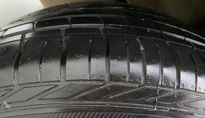 2020 Tata NEXON XZA + 1.2 PETROL A/T, Petrol, Automatic, 15,214 km, Right Rear Tyre Tread