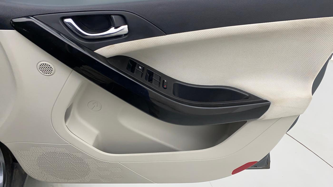 2020 Tata NEXON XZA + 1.2 PETROL A/T, Petrol, Automatic, 15,214 km, Driver Side Door Panels Control