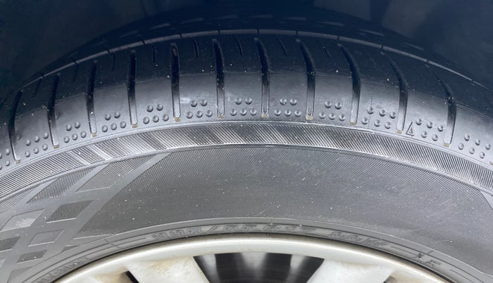 2014 Jaguar XF 3.0 S V6, Diesel, Automatic, 31,523 km, Right Front Tyre Tread