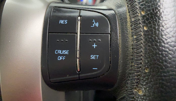2018 Mahindra XUV500 W9, Diesel, Manual, 70,203 km, Adaptive Cruise Control