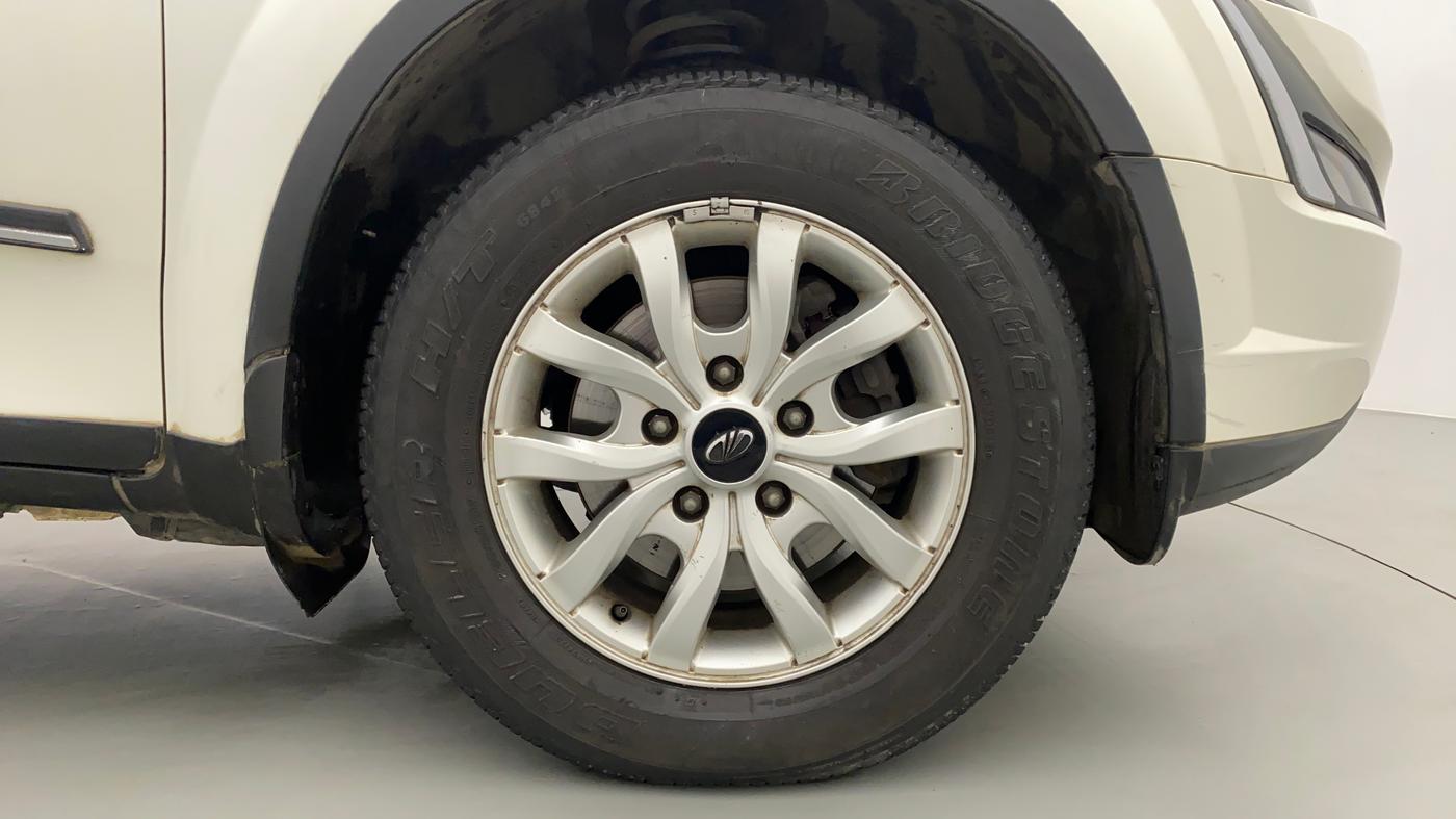 2018 Mahindra XUV500 W9, Diesel, Manual, 70,203 km, Right Front Wheel