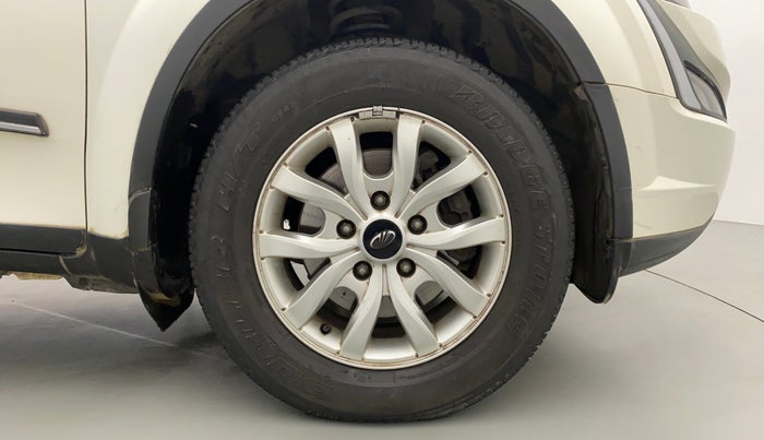 2018 Mahindra XUV500 W9, Diesel, Manual, 70,203 km, Right Front Wheel