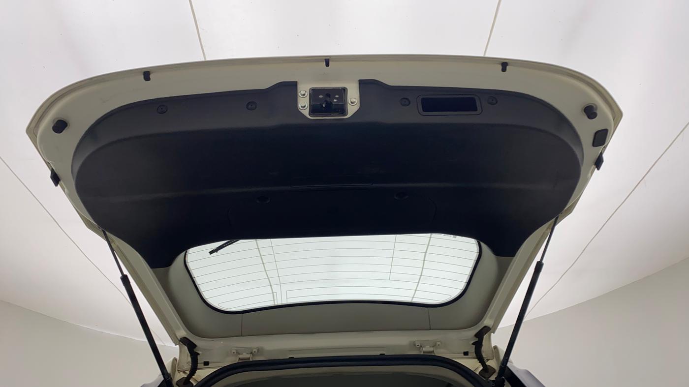 2018 Mahindra XUV500 W9, Diesel, Manual, 70,203 km, Boot Door Open