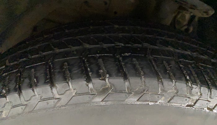 2018 Mahindra XUV500 W9, Diesel, Manual, 70,203 km, Left Front Tyre Tread