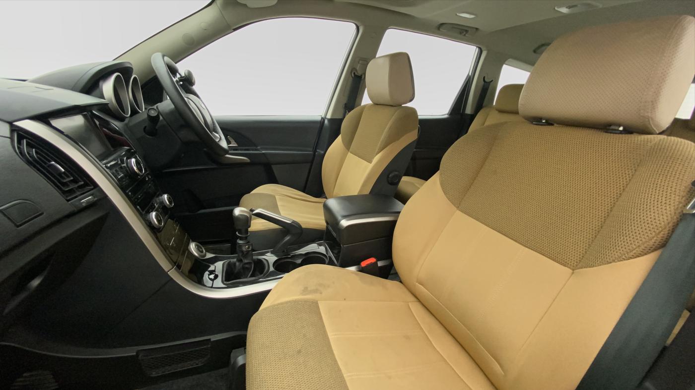 2018 Mahindra XUV500 W9, Diesel, Manual, 70,203 km, Right Side Front Door Cabin